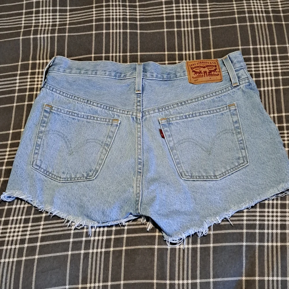 Levi's 501 Jean Shorts - Picture 3 of 5